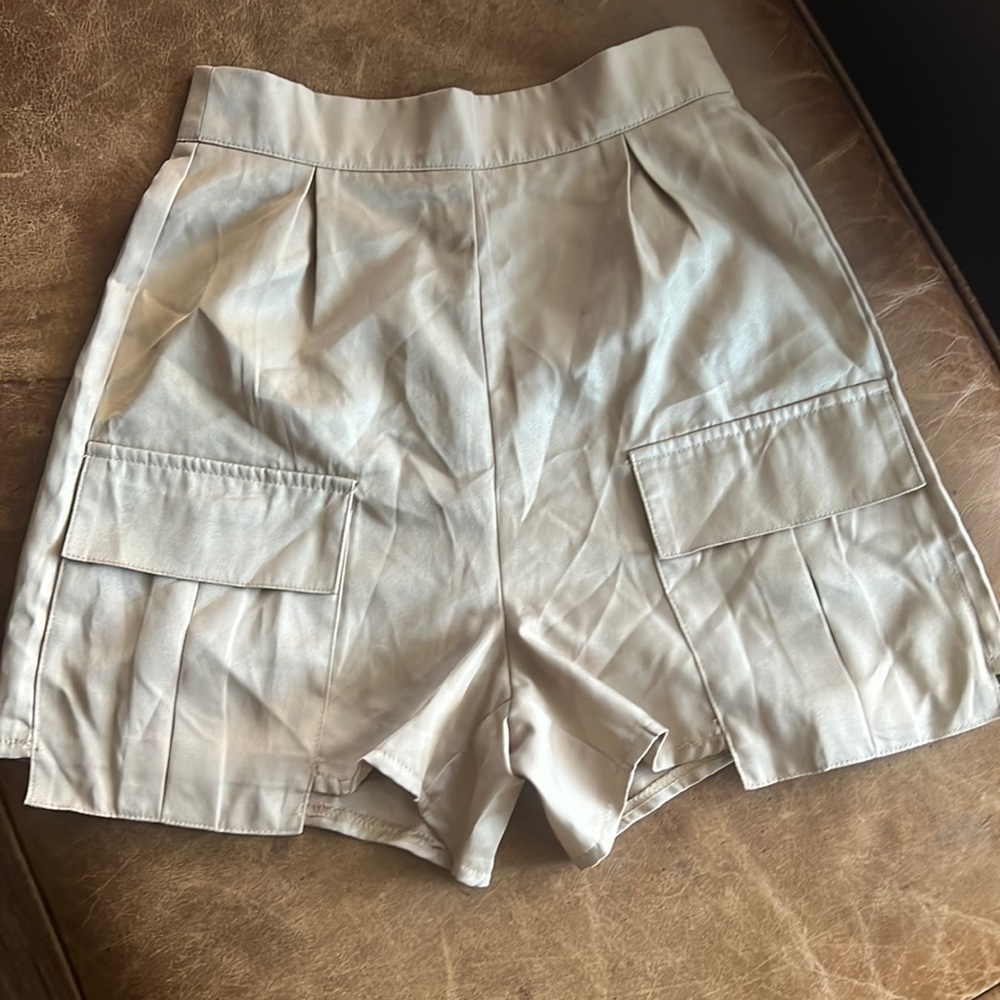 Pretty little thing shorts sz 4